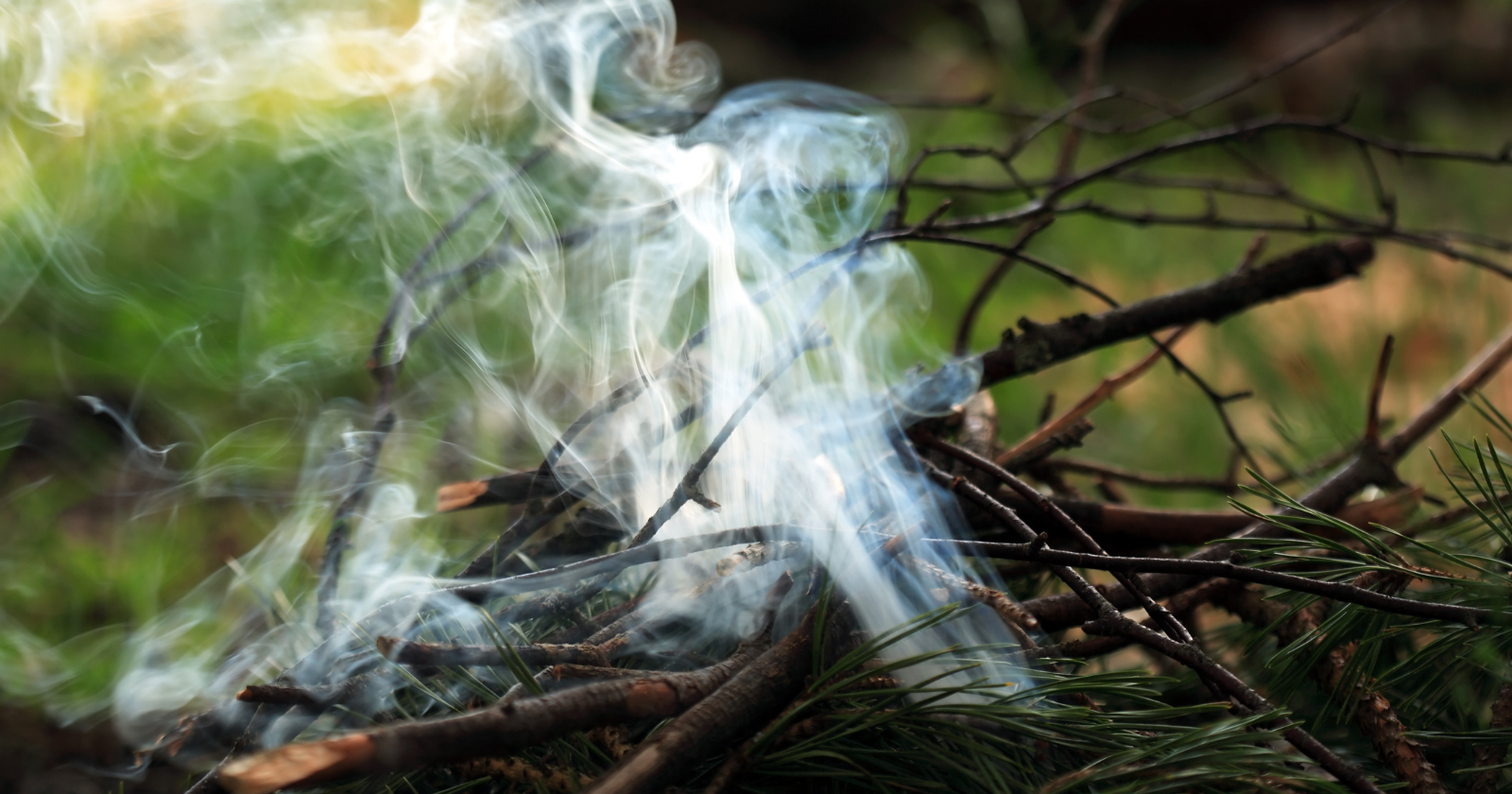 How to Get Campfire Smell Out of Clothes: Effective Deodorizing Tips